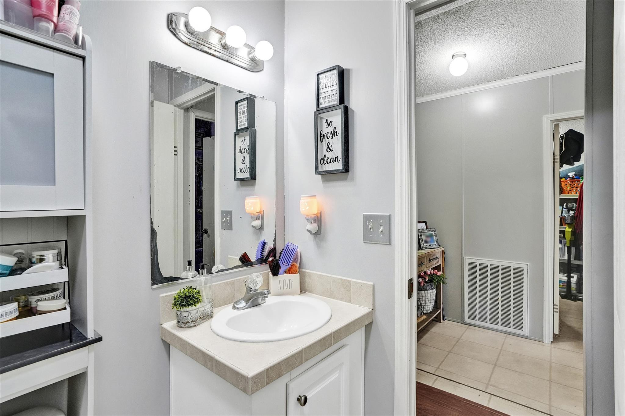 Ravenswood Estates & Mari - Residential