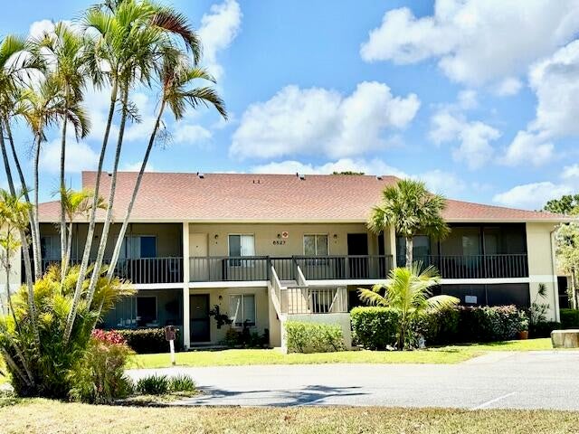 Photo of 6527 Chasewood D Drive #D, Jupiter, FL 33458 (MLS # R11085095)