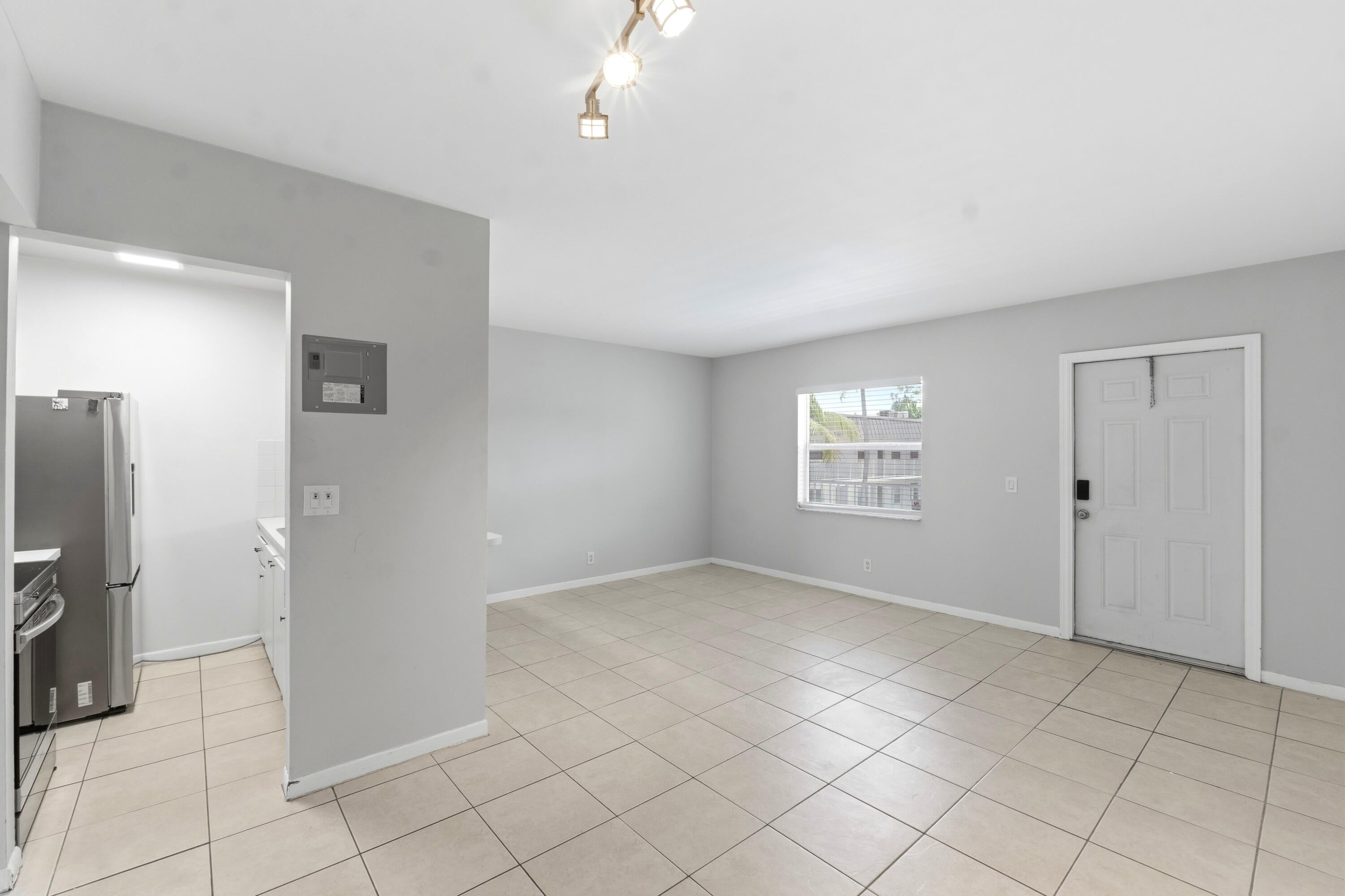 1470 N Dixie Highway 43