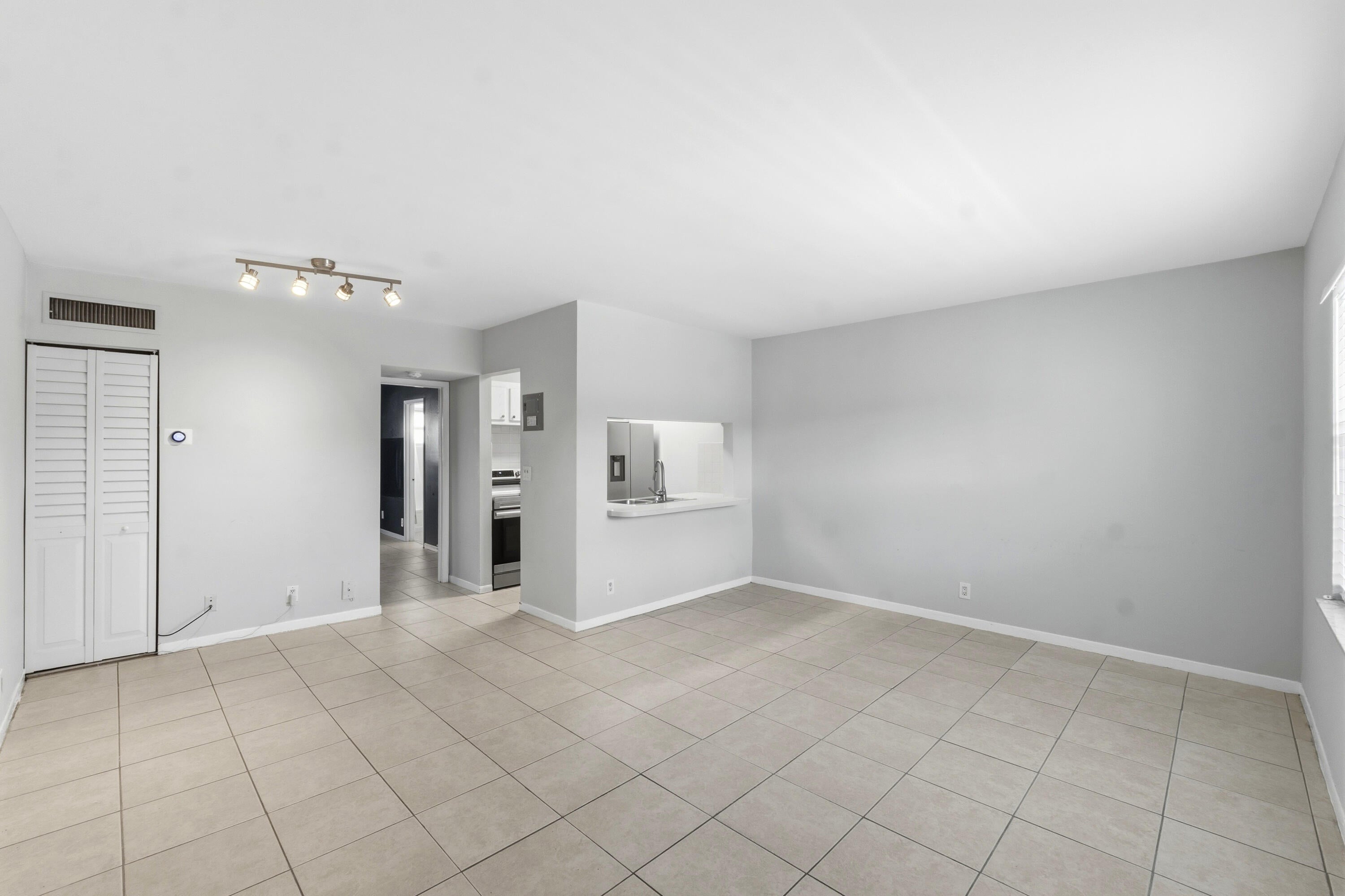 1470 N Dixie Highway 43