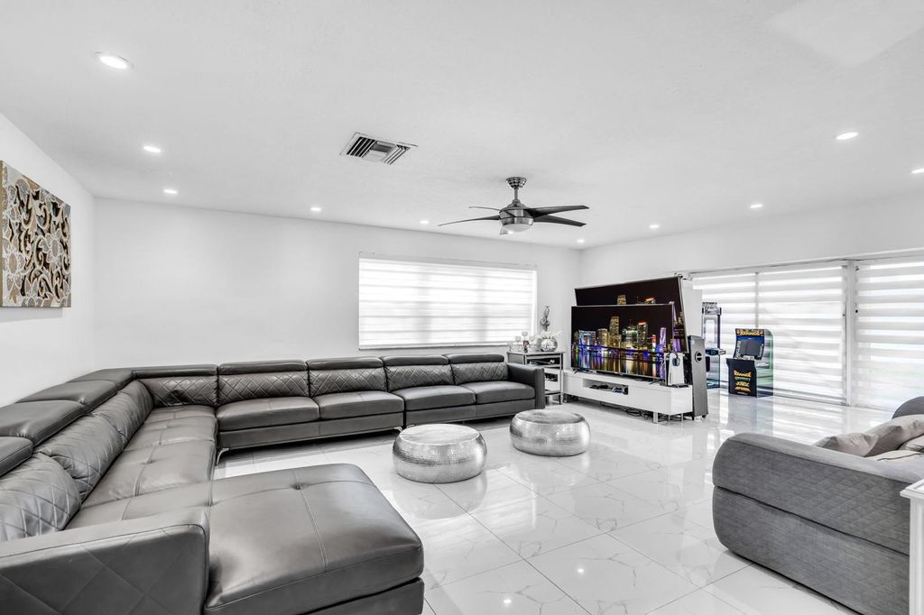 Photo of 4100 N 36th Ave, Hollywood, FL 33021 (MLS # F10533151)