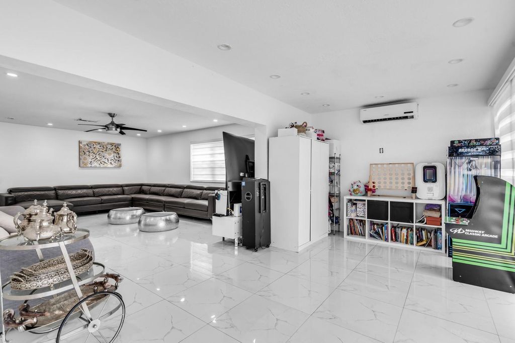 Photo of 4100 N 36th Ave, Hollywood, FL 33021 (MLS # F10533151)