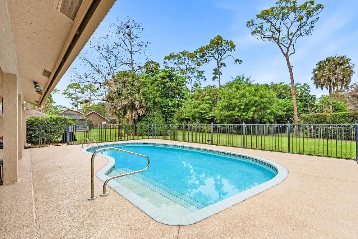 PINES OF WELLINGTON - Residential