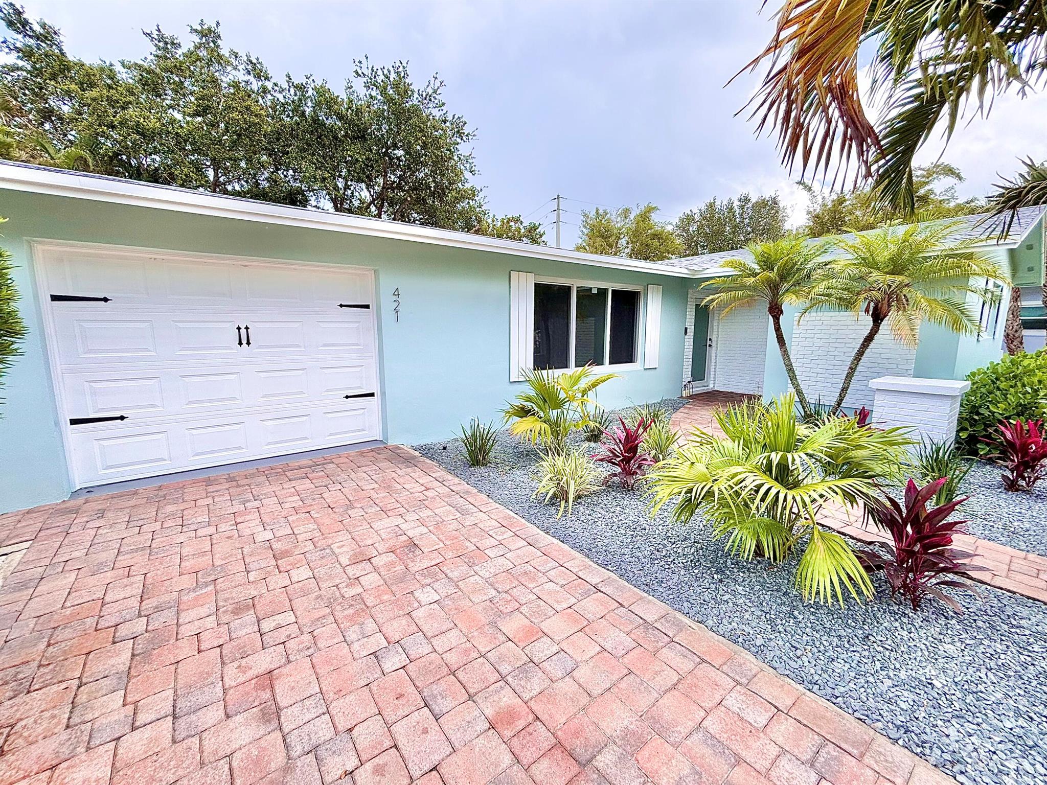 421 SE Edgewood Drive