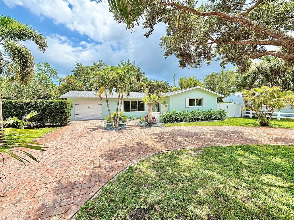 Photo of 421 SE Edgewood Drive, Stuart, FL 34996 (MLS # R11093527)