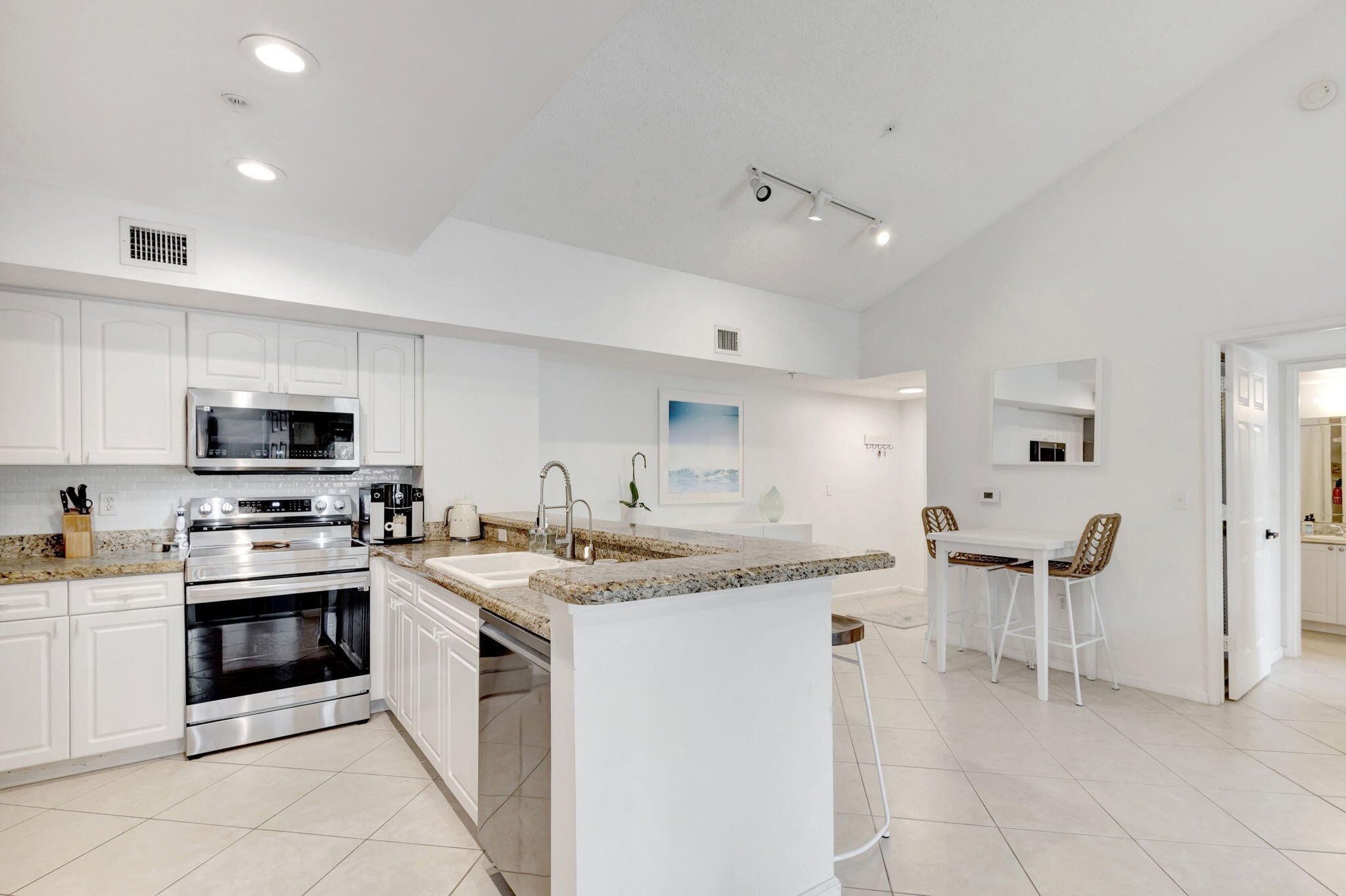 LIGHTHOUSE COVE AT TEQUESTA CONDO - Residential Lease