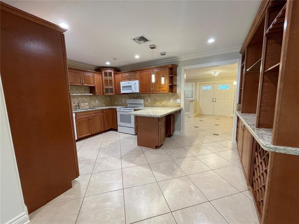 Dania Highlands 2 90-38 B - Residential Income