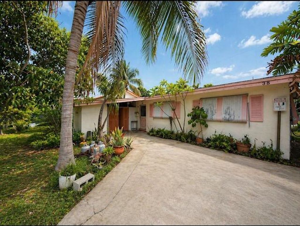 Photo of 38 SE 8th Avenue, Deerfield Beach, FL 33441 (MLS # B26029660)