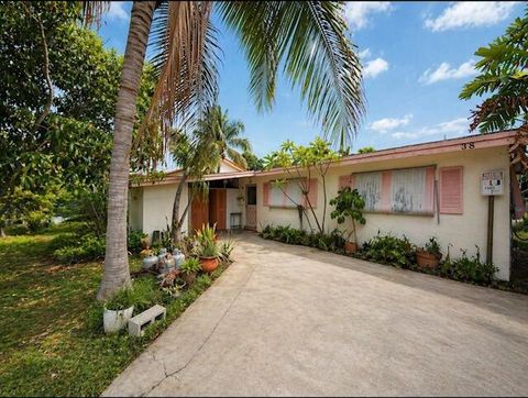 Photo of 38 SE 8th Avenue, Deerfield Beach, FL 33441 (MLS # B26029660)