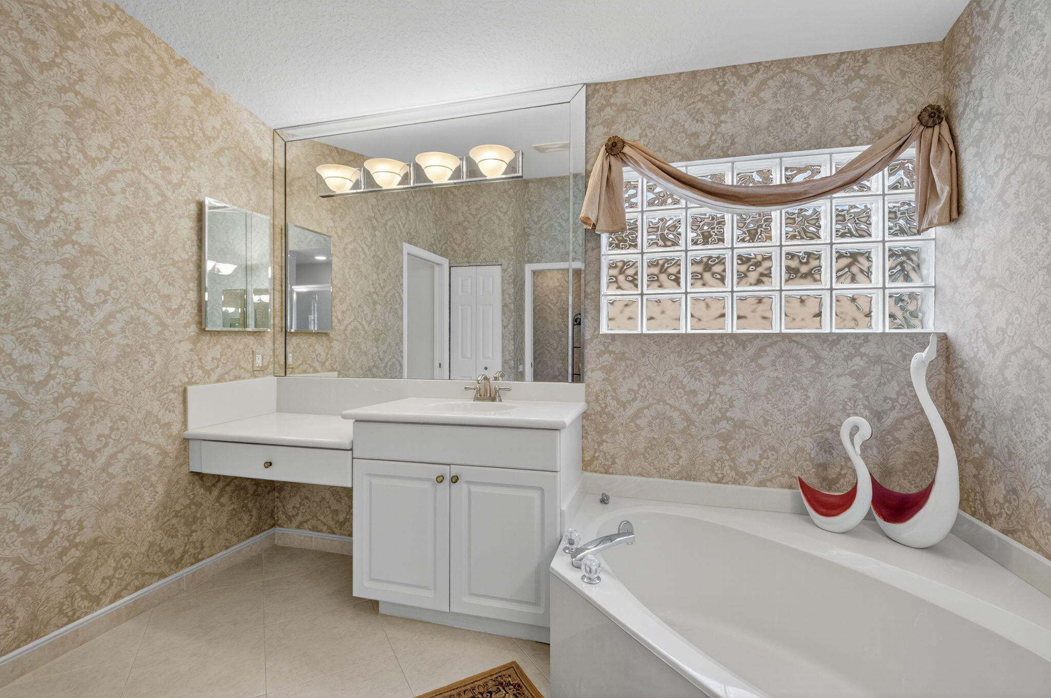 PALM GREENS AT VILLA DEL RAY CONDO II - Residential