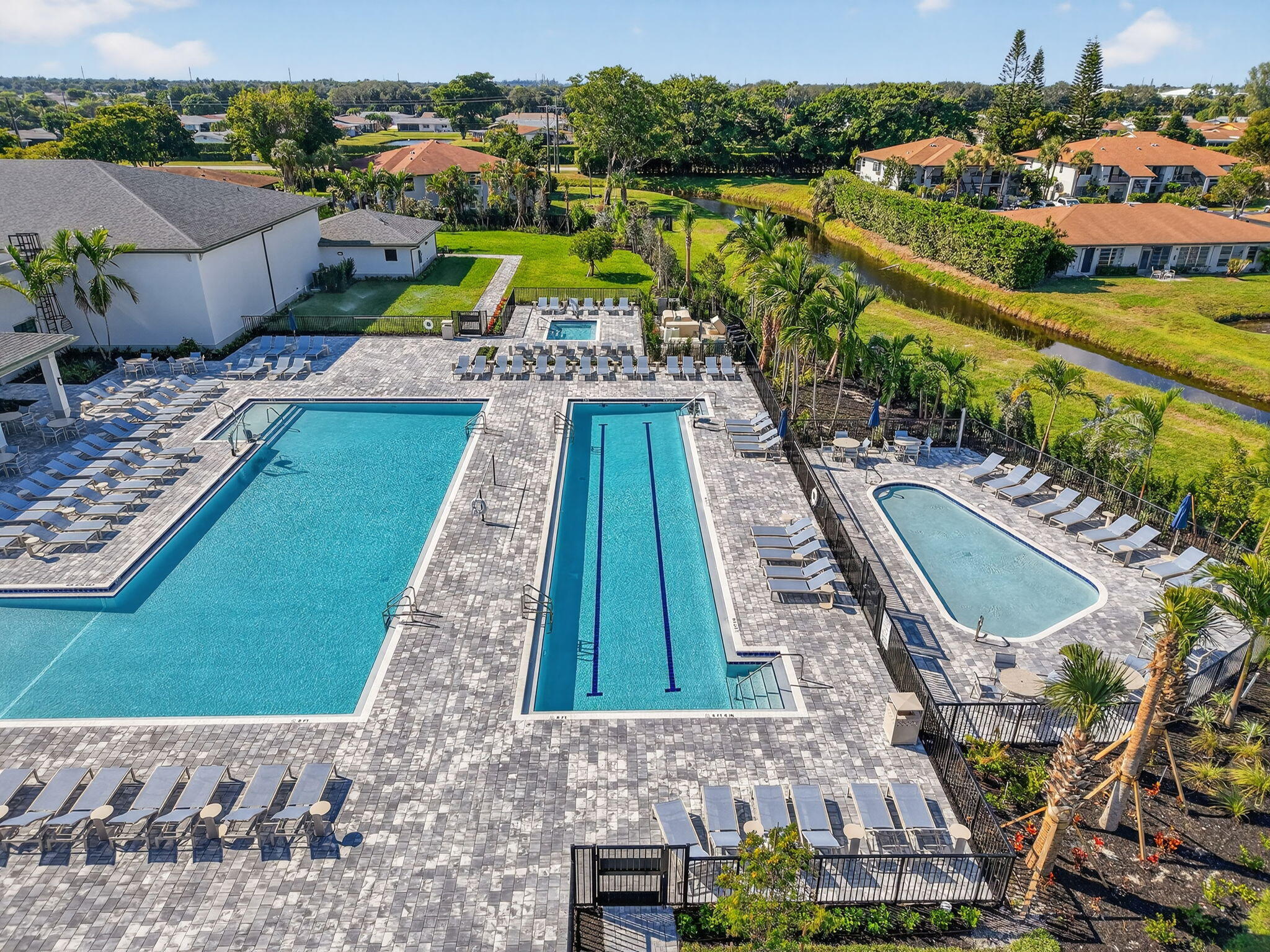 PALM GREENS AT VILLA DEL RAY CONDO II - Residential