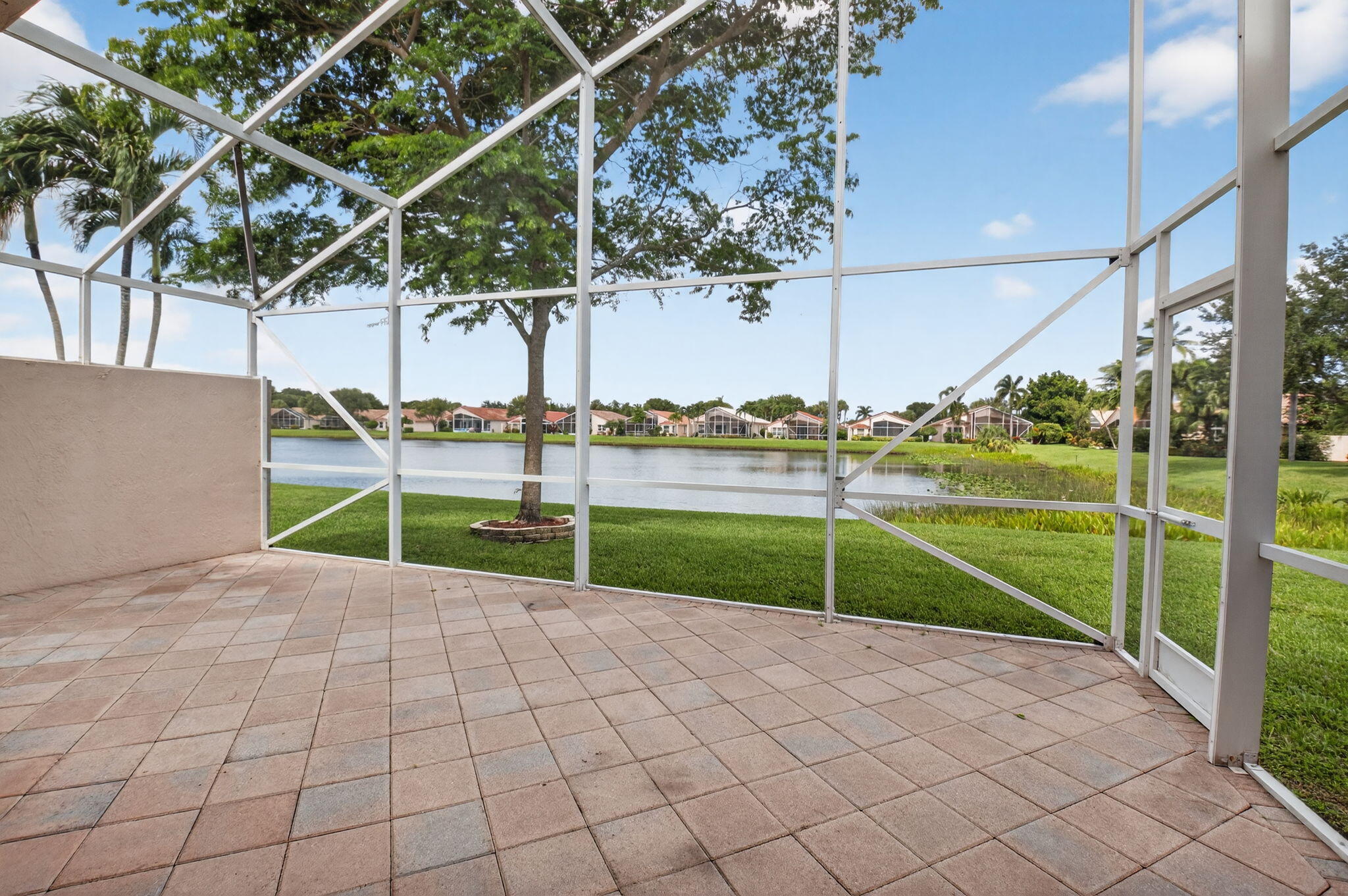 PALM GREENS AT VILLA DEL RAY CONDO II - Residential