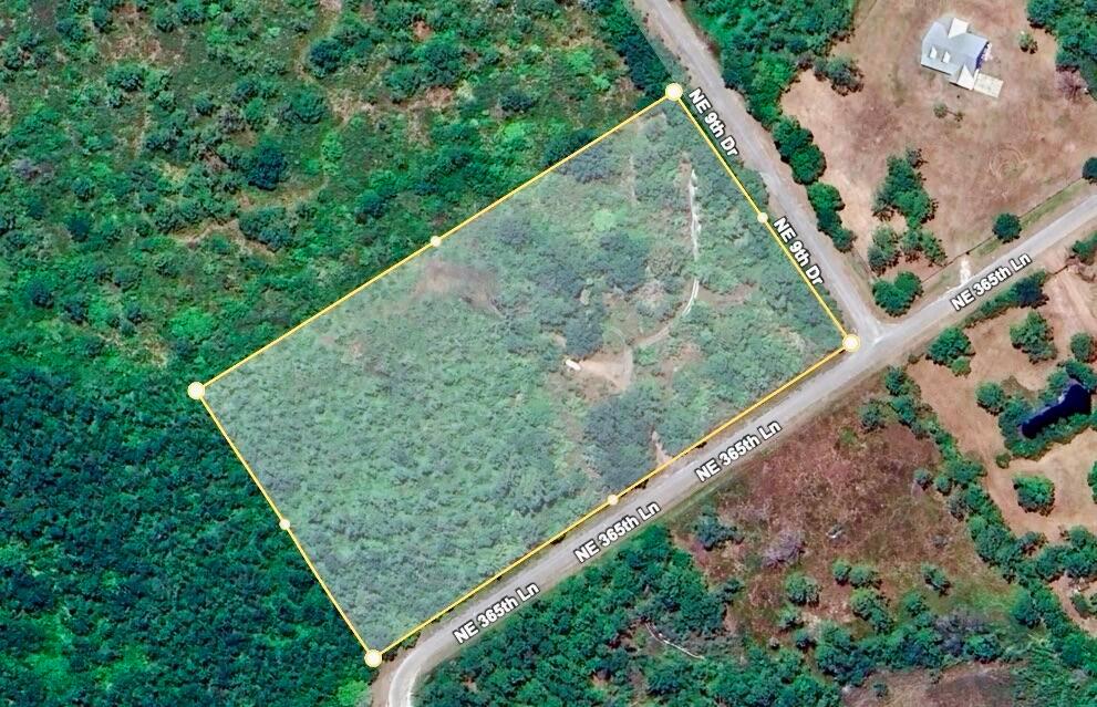 Lush 4.77 acres located in Okeechobee in Sun and Country Ranches. Build your dream home on this exceptional lot. Looking for privacy? Then this is the place for you!