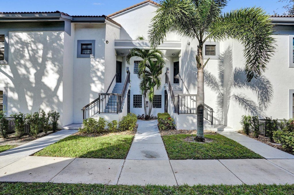 Photo of 5415 E VERONA Drive #I, Boynton Beach, FL 33437 (MLS # B26080577)