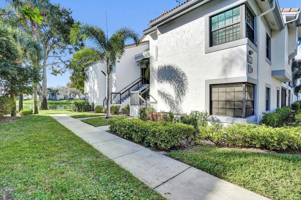 Photo of 5415 E VERONA Drive #I, Boynton Beach, FL 33437 (MLS # B26080577)