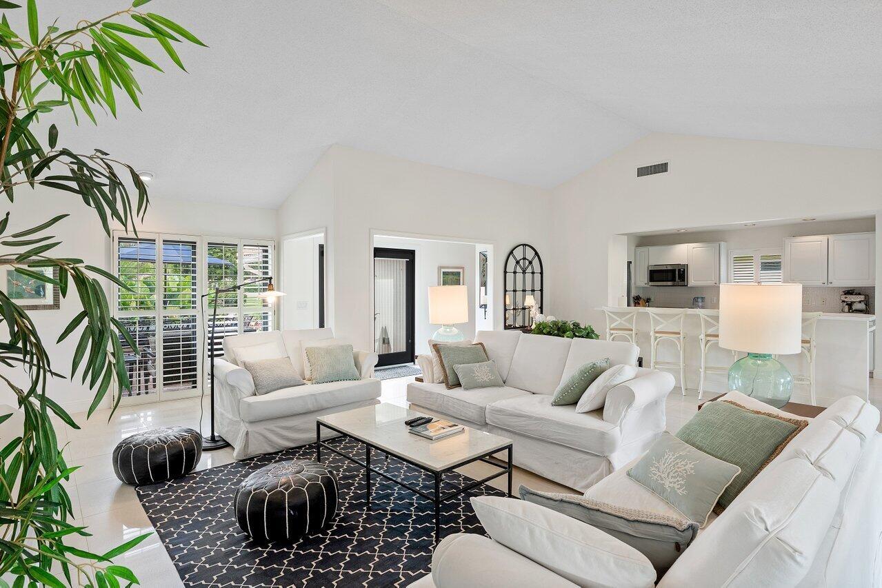 4483 Meadowlark Lane