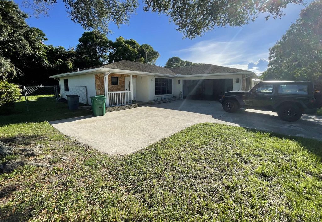 Photo of 2616 Newport Drive, Fort Pierce, FL 34982 (MLS # R11114891)