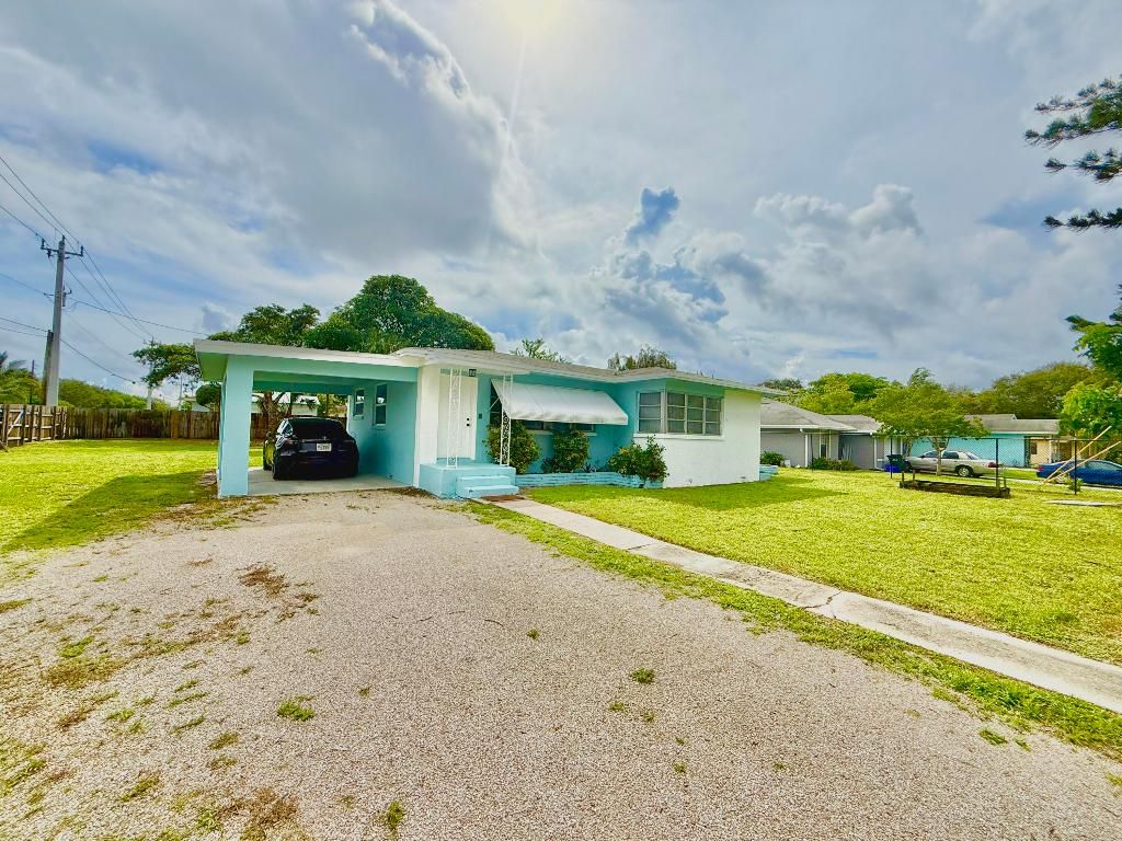 Photo of 355 NW 8th Avenue, Delray Beach, FL 33444 (MLS # R11125917)