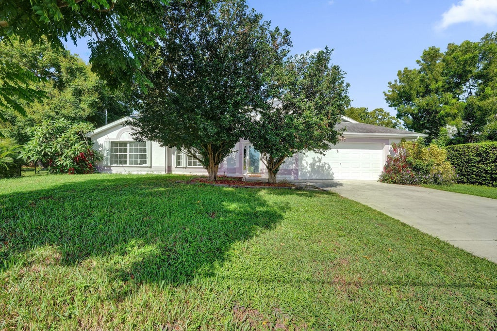 Photo of 1212 SE Petunia Avenue, Port Saint Lucie, FL 34952 (MLS # B26041782)