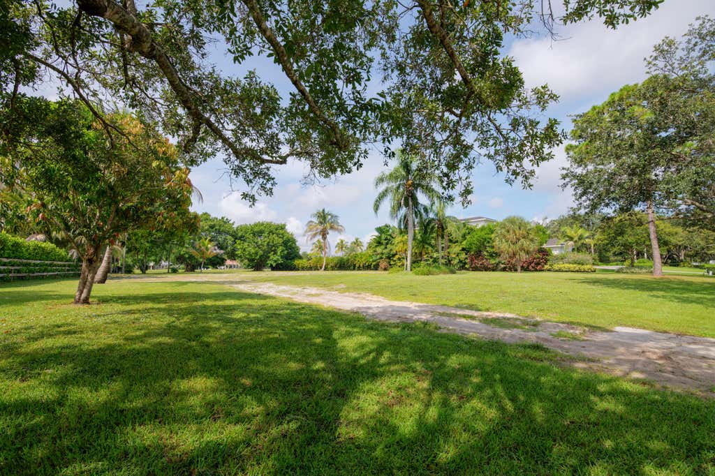 Photo of 7807 Steeplechase Drive, Palm Beach Gardens, FL 33418 (MLS # B26057170)
