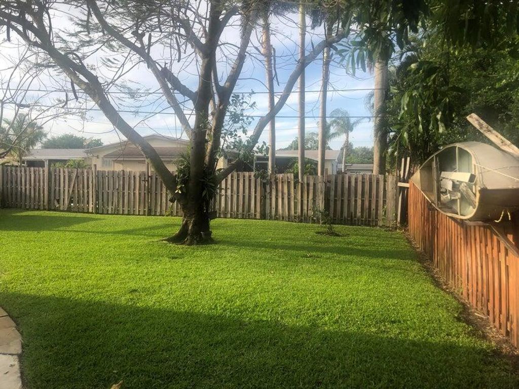 Photo of 332 Ponte Vedra Road, Palm Springs, FL 33461 (MLS # R11055086)