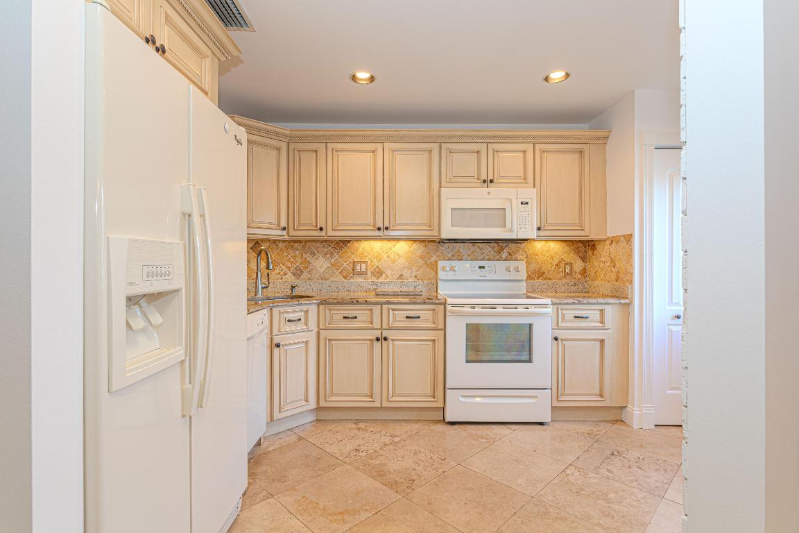 ARBOURS OF THE PALM BEACHES COND - Residential