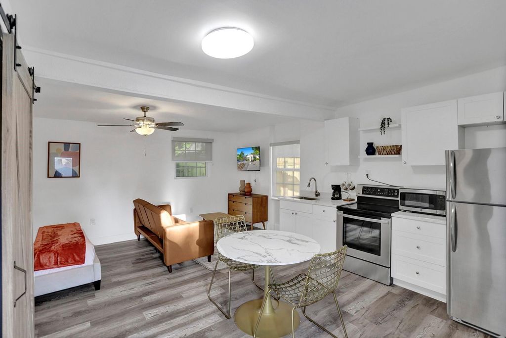 Photo of 1121 SW 15th Avenue, Fort Lauderdale, FL 33312 (MLS # B26024184)