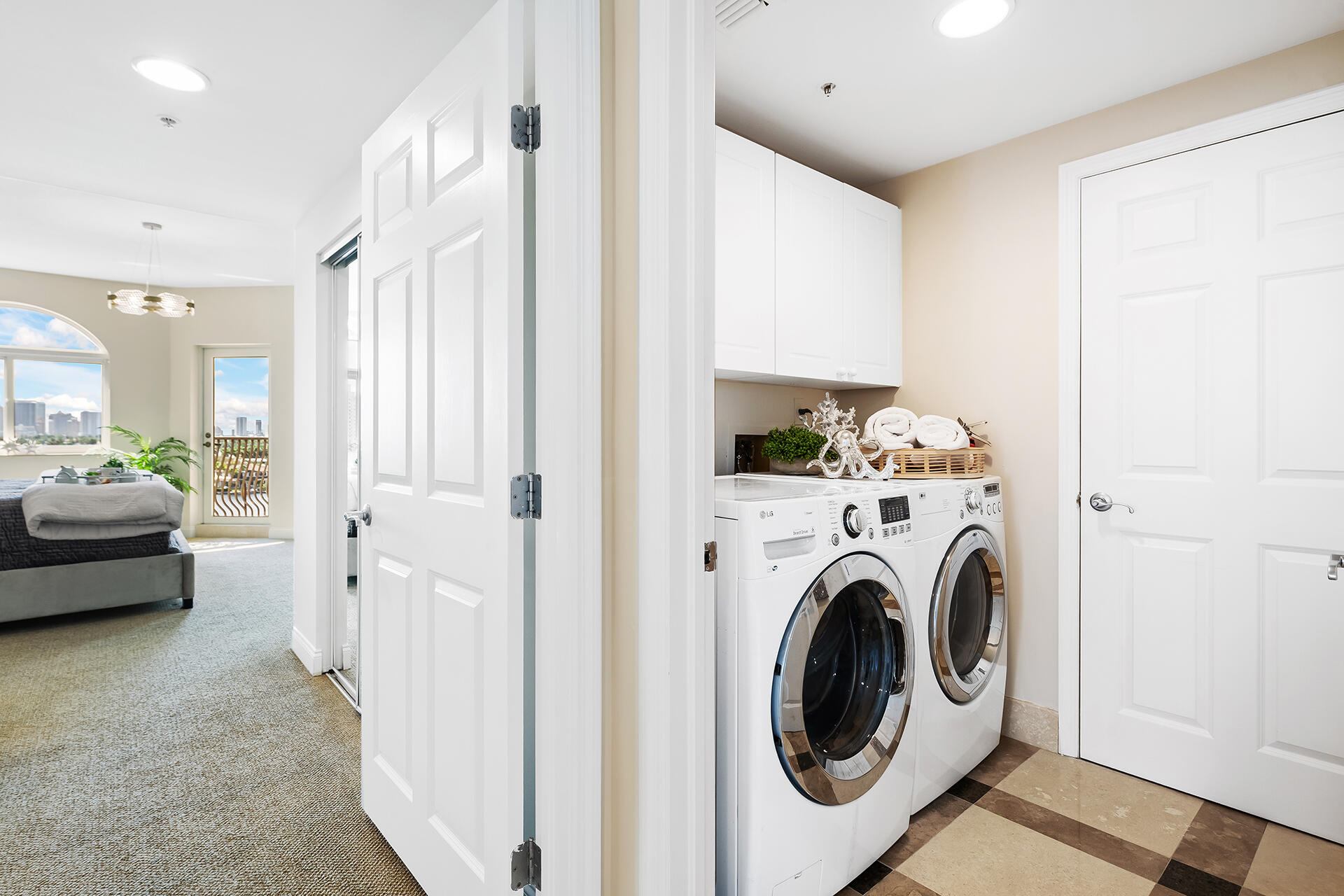 JACKSON TOWER LAS OLAS CONDO - Residential