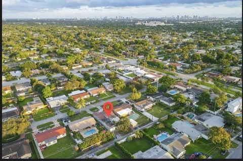 Tiny photo for 2200 N 47th Avenue, Hollywood, FL 33021 (MLS # B26037183)