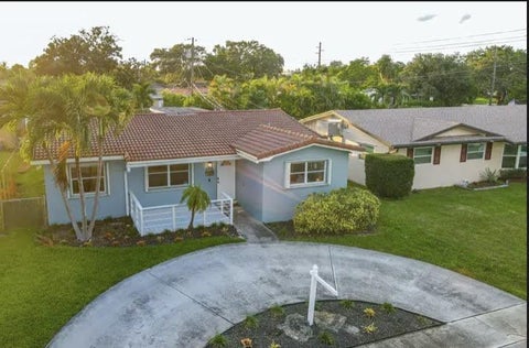 Tiny photo for 2200 N 47th Avenue, Hollywood, FL 33021 (MLS # B26037183)