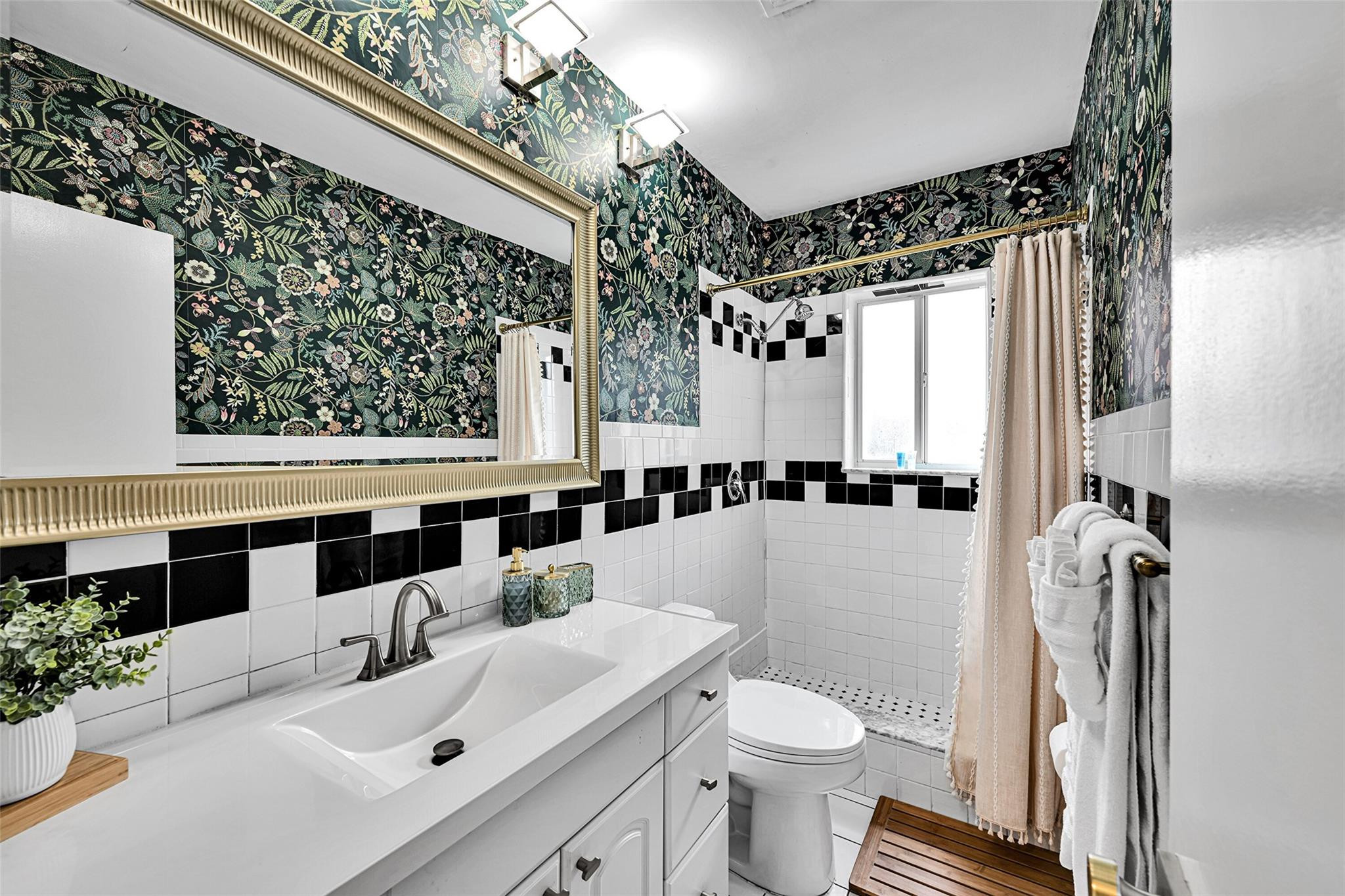 Lauderdale Park 6-33 1/2 - Residential