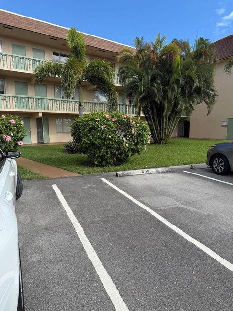 400 Village Green 105 Circle W 105 Palm Springs FL 33461