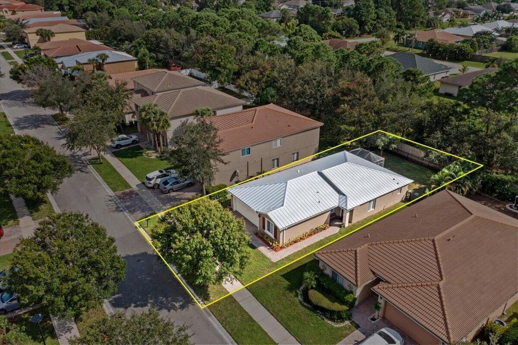 Photo of 1948 SW Jamesport Drive, Port Saint Lucie, FL 34953 (MLS # R10928535)