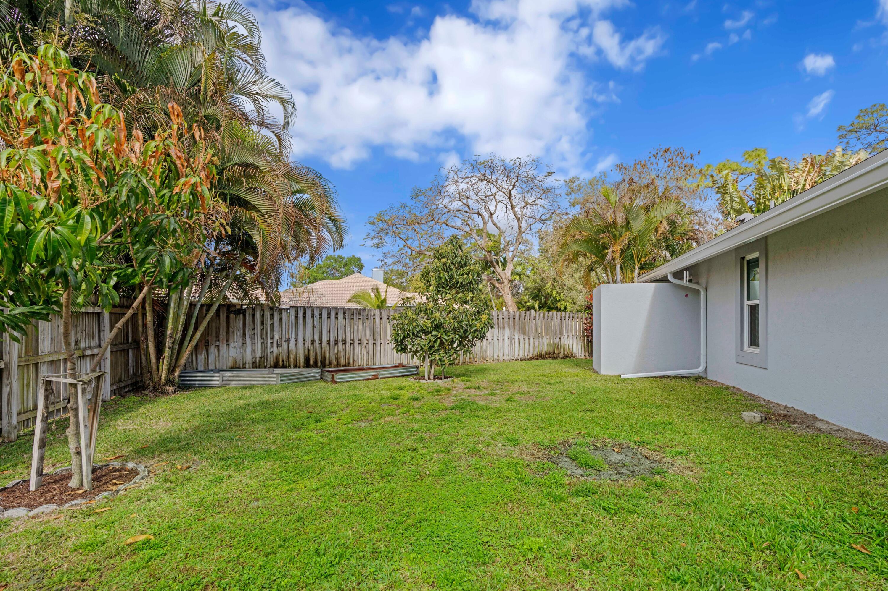 BARRINGTON WOODS OF WELLINGTON - Residential
