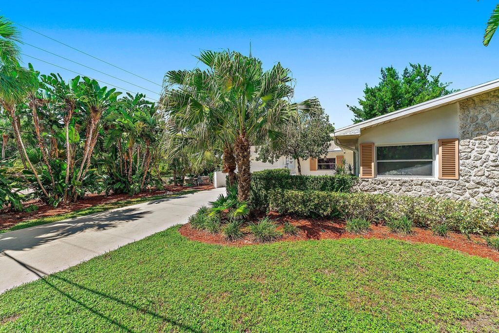 Photo of 12816 Prosperity Farms Road, Palm Beach Gardens, FL 33410 (MLS # R10921718)