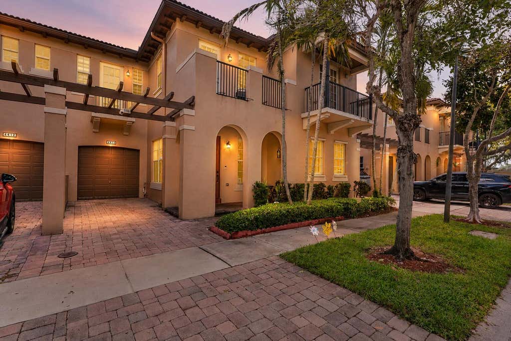 Photo of 4414 MORGAN Lane, Davie, FL 33328 (MLS # B26057340)