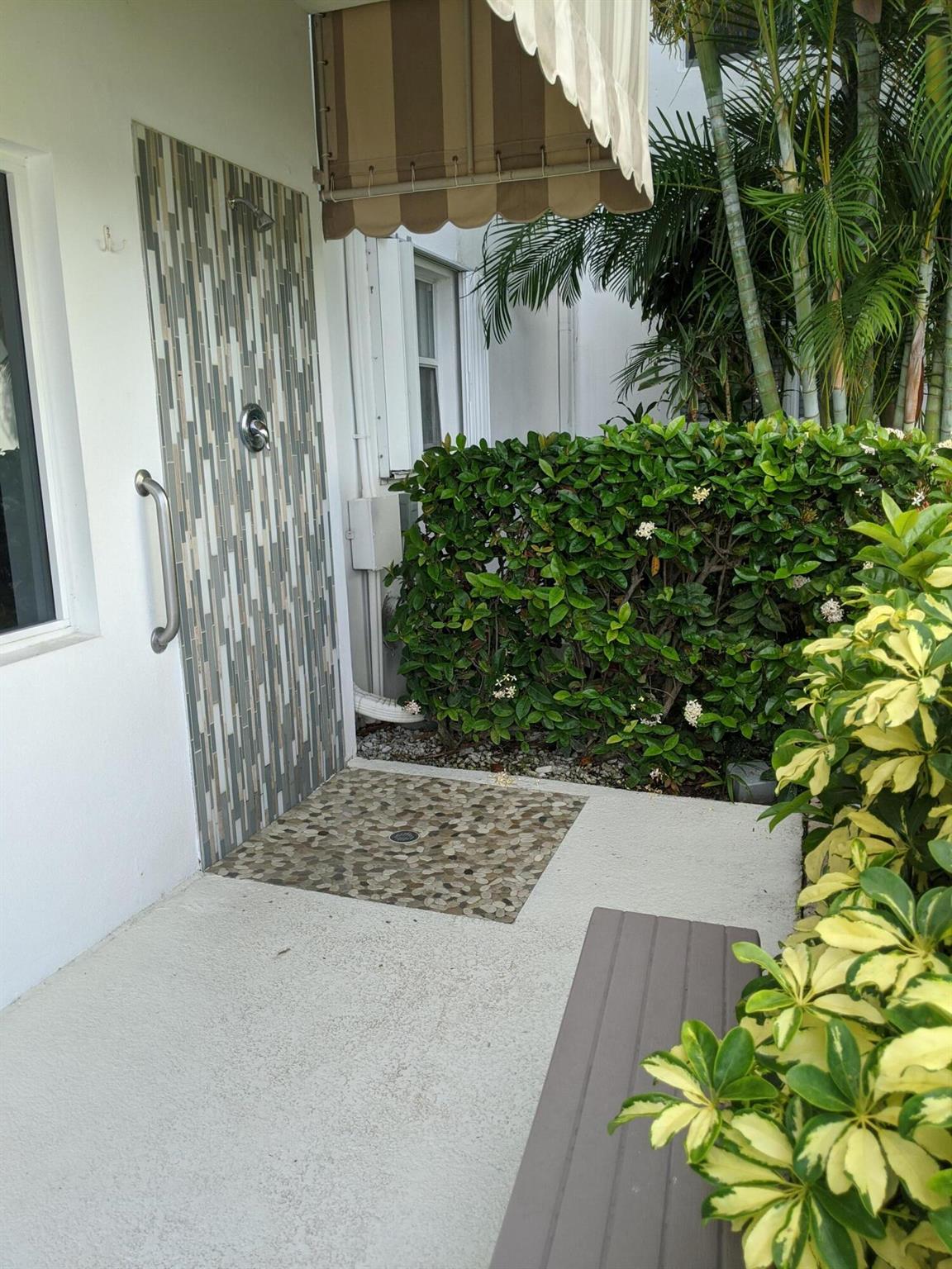 ROYAL SAXON INC - Residential Lease