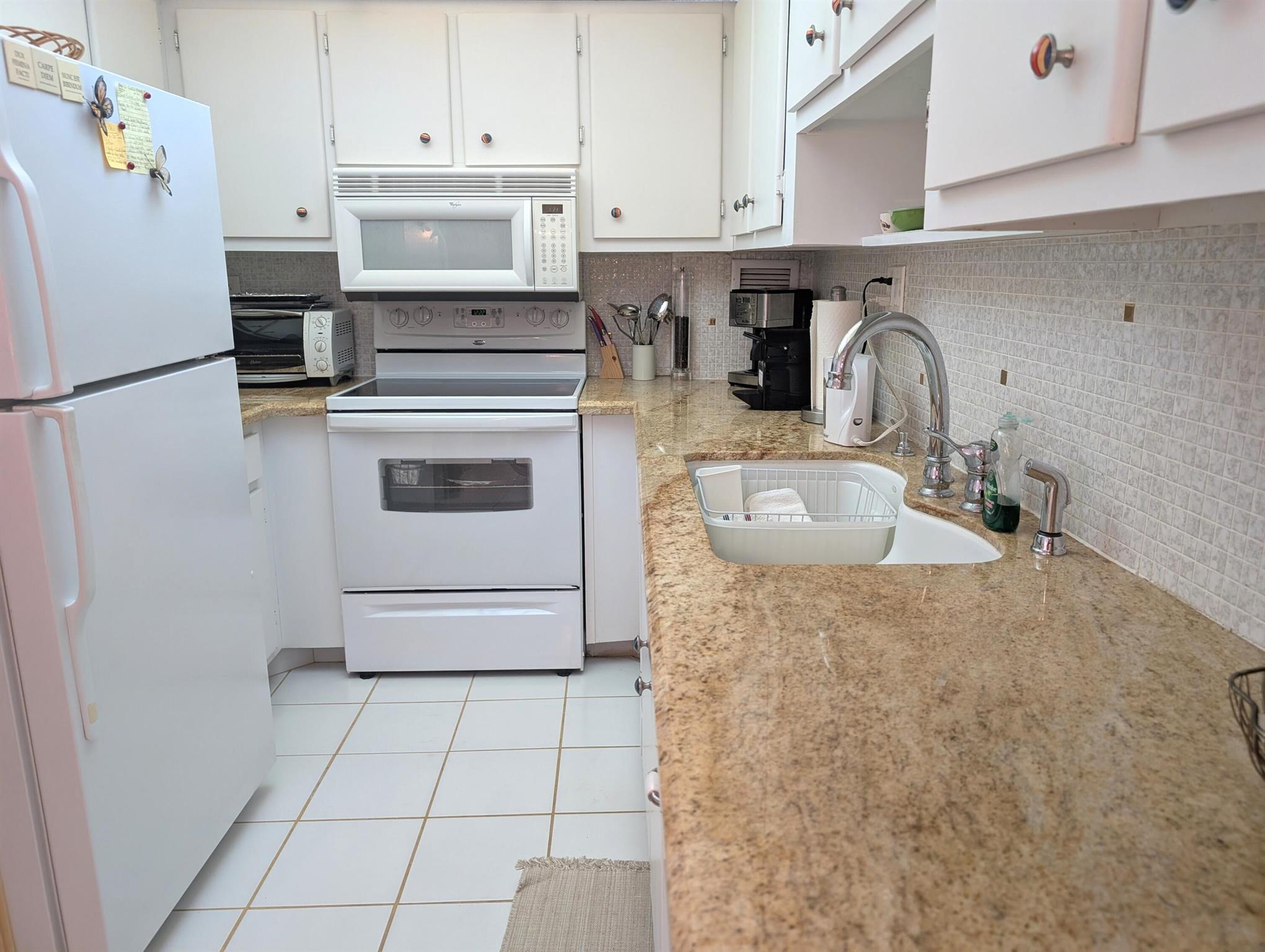 ROYAL SAXON INC - Residential Lease
