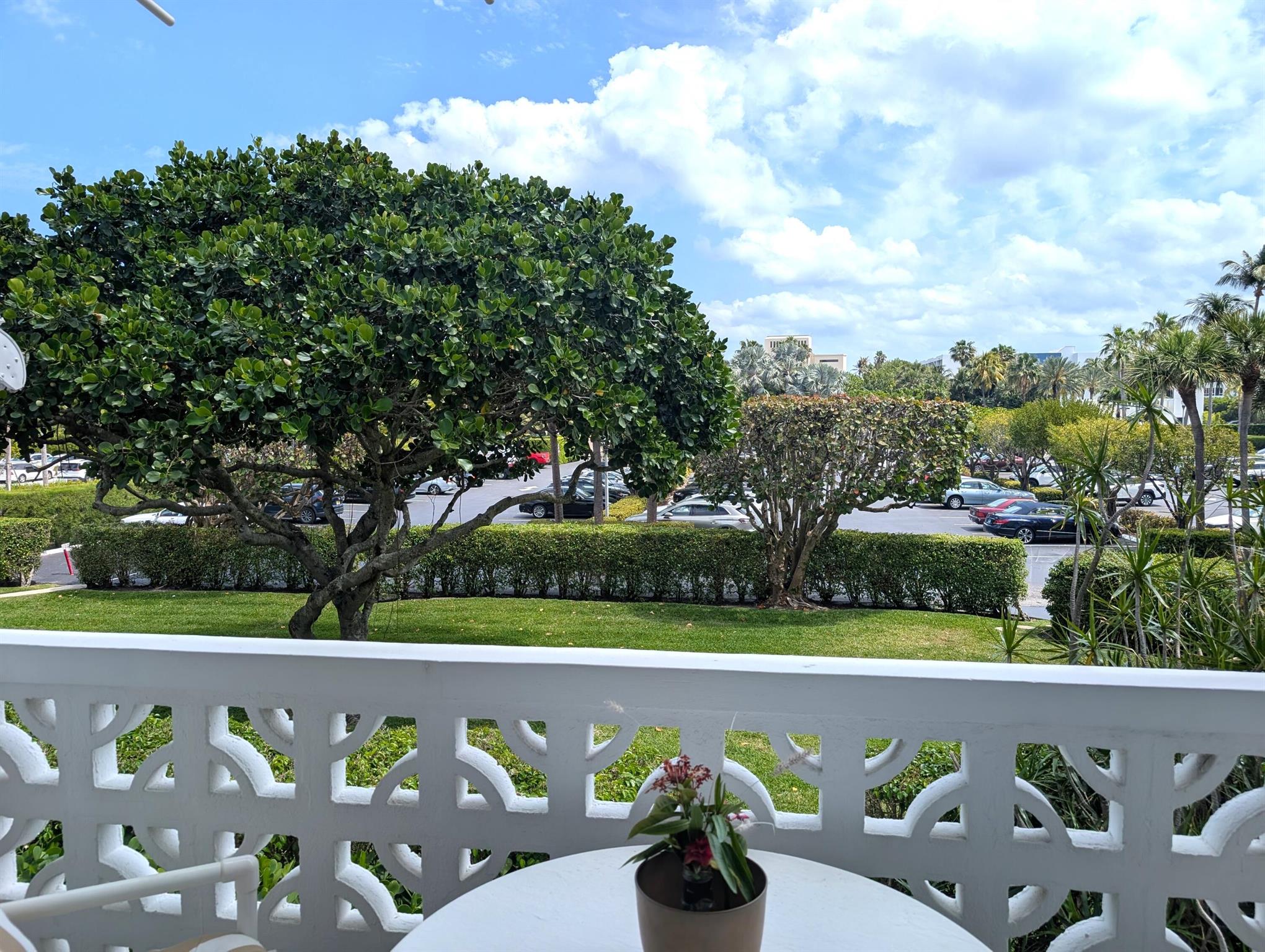 ROYAL SAXON INC - Residential Lease