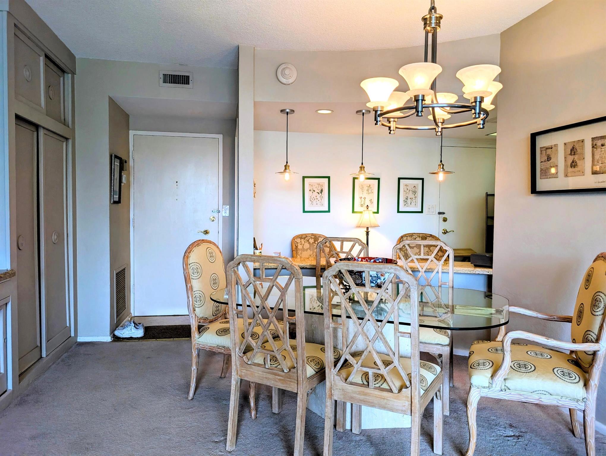 ROYAL SAXON INC - Residential Lease