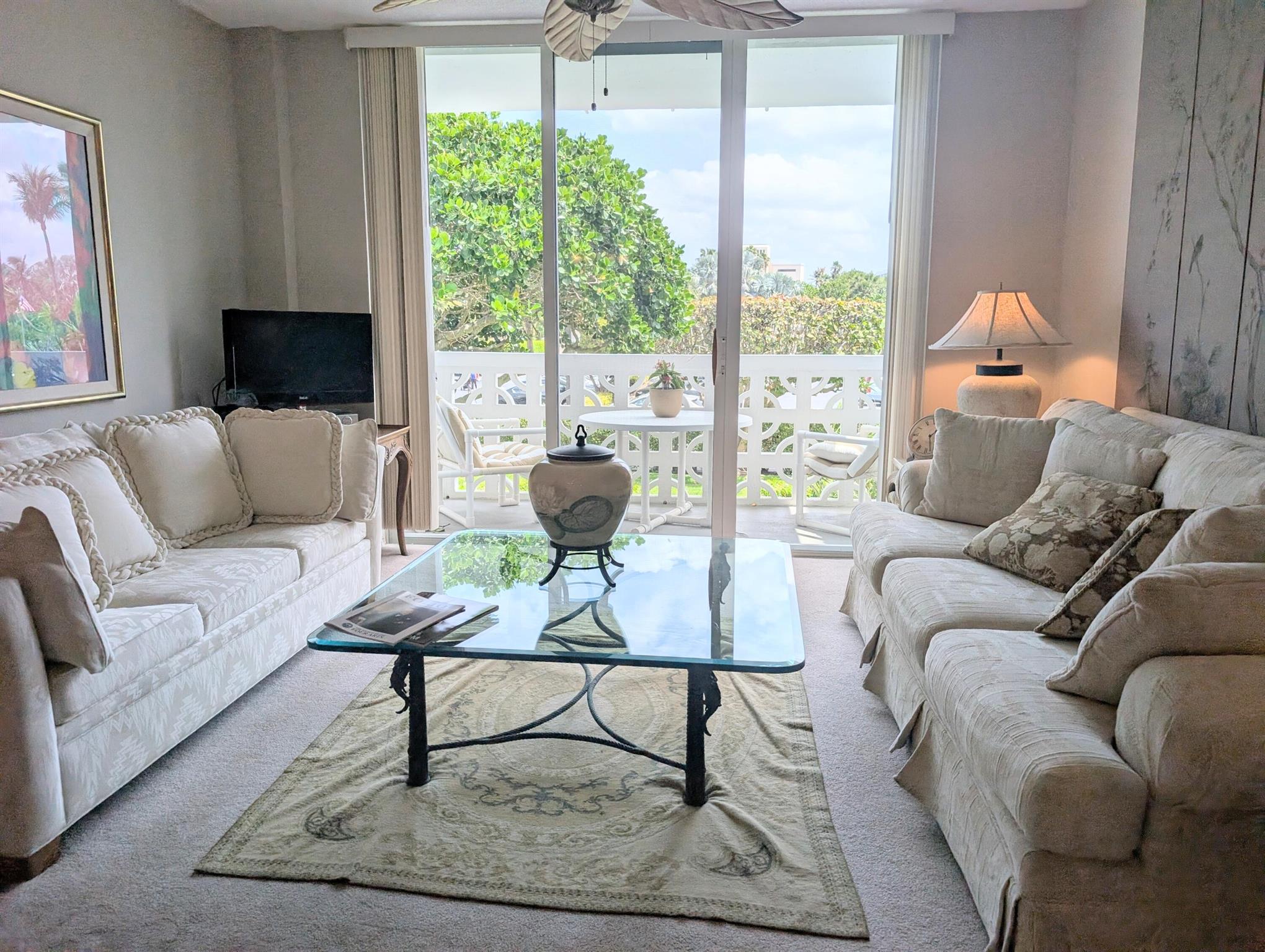 ROYAL SAXON INC - Residential Lease