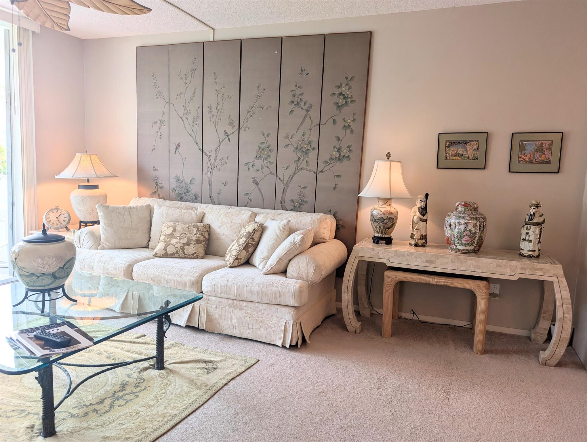 ROYAL SAXON INC - Residential Lease