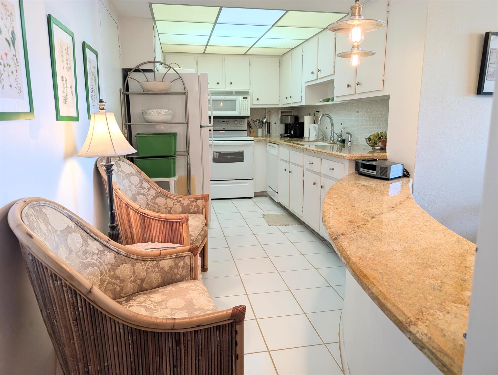 ROYAL SAXON INC - Residential Lease
