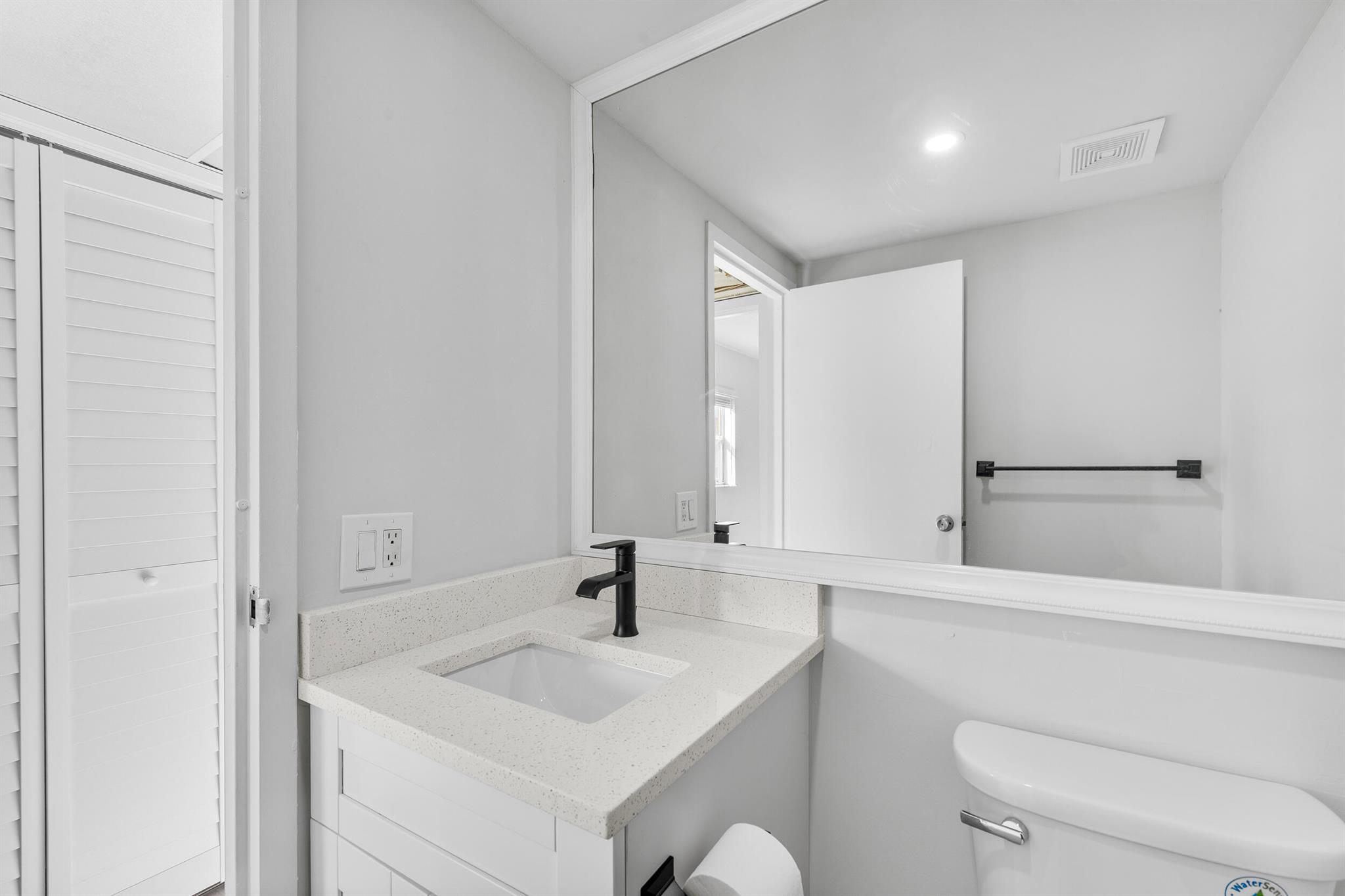 KINGS POINT SAXONY CONDOS - Residential Lease