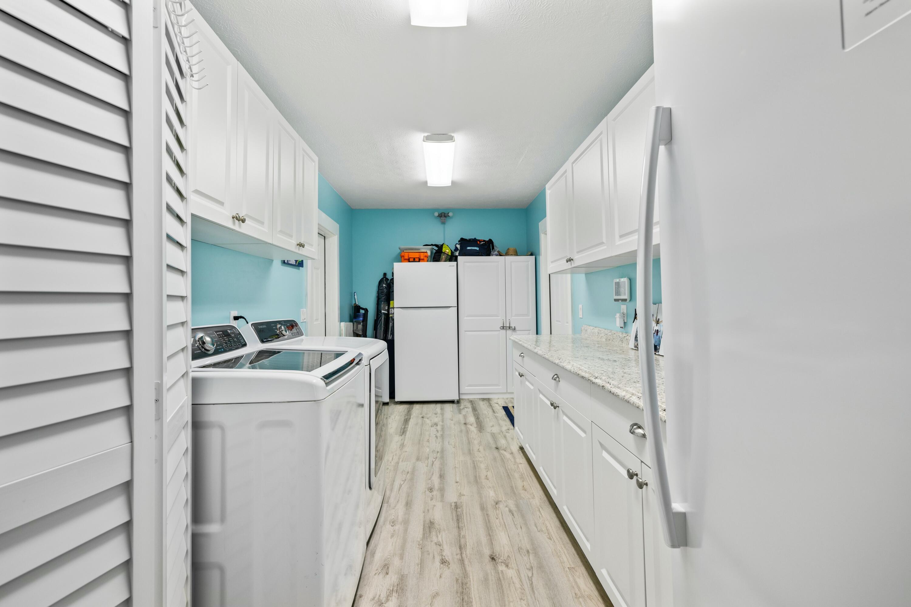 LIGHTHOUSE POINT - Residential