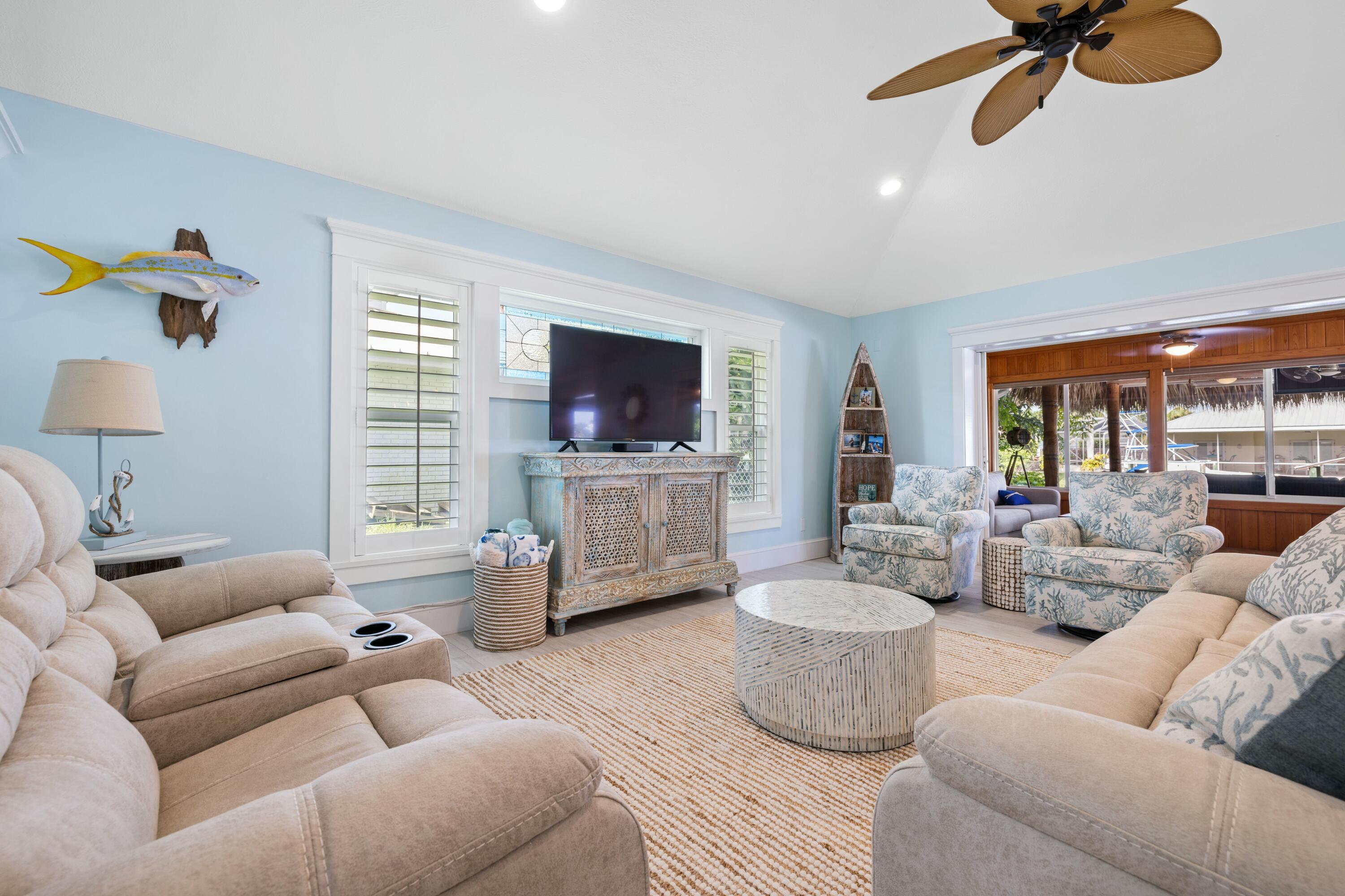 LIGHTHOUSE POINT - Residential