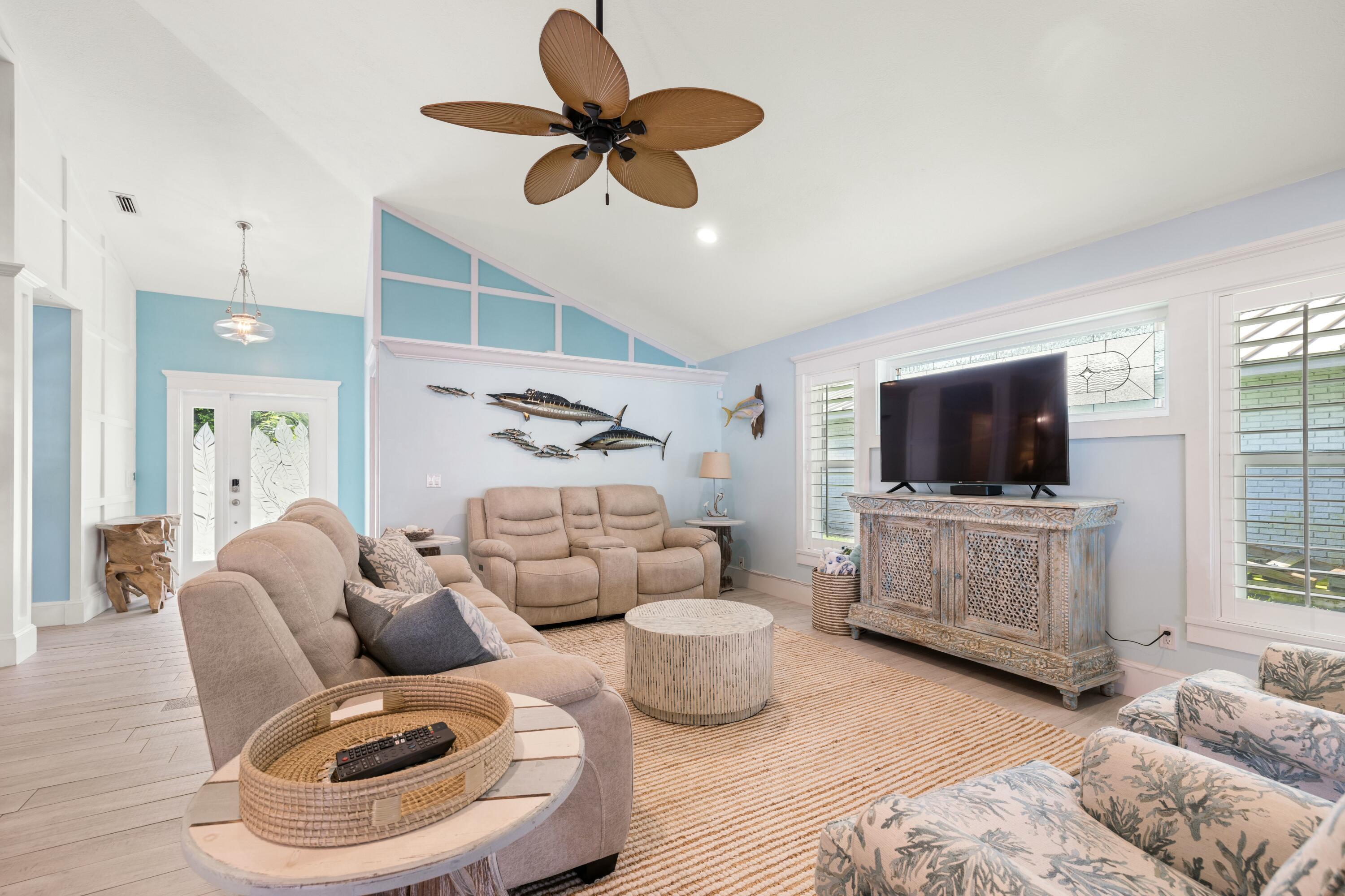 LIGHTHOUSE POINT - Residential