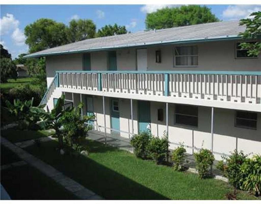 Spacious and bright 3/2 condo on 2nd floor. Granite counters in kitchen and baths, tile throughout, freshly painted, new refrigerator, newer stove, lots of storage, washer and dryer hookups.  Separate utility room adjacent unit that belongs to unit.  Ready to move in!  Ideal for investors--no rental restrictions or waiting period.