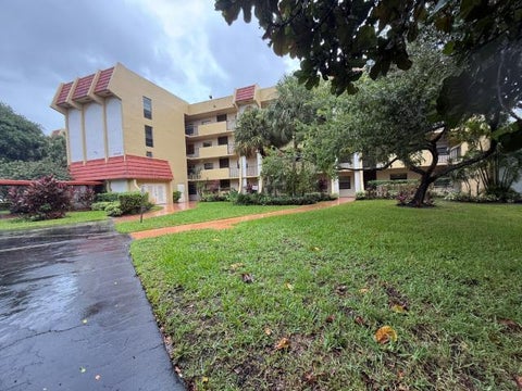 Tiny photo for 23345 CAROLWOOD Lane #405, Boca Raton, FL 33428 (MLS # B26089987)