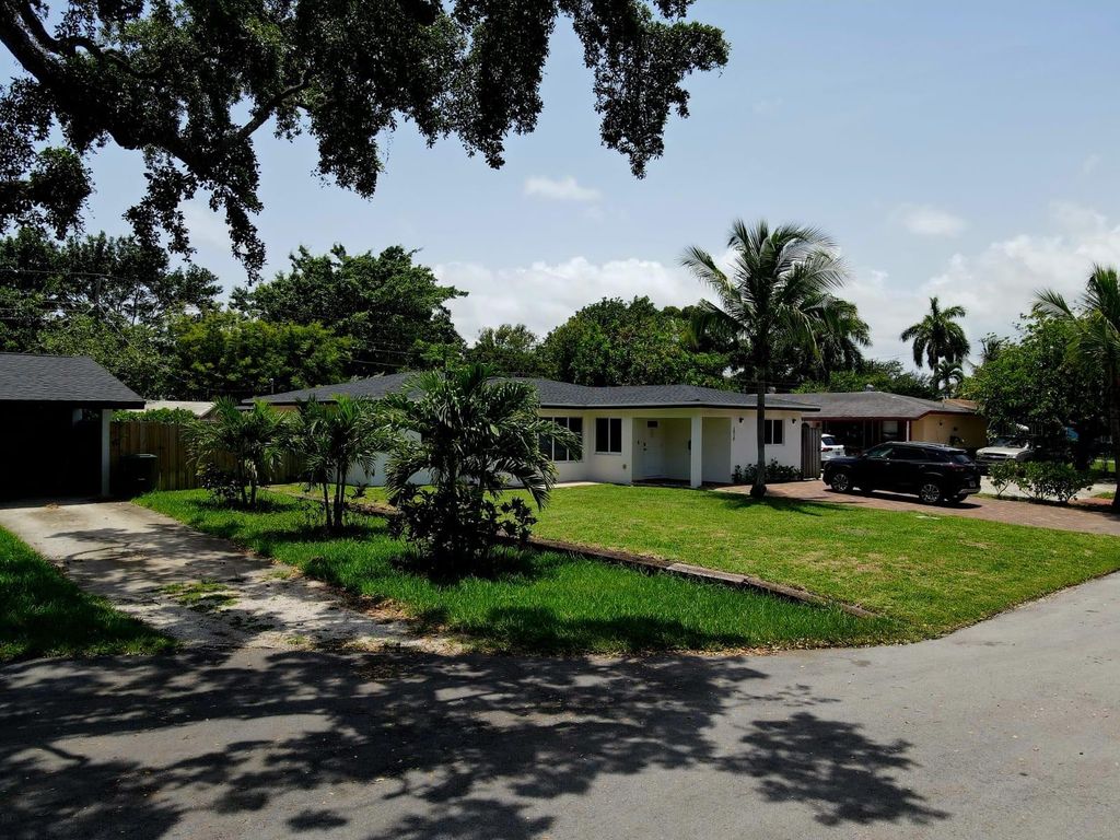 Photo of 1818 SW 29 St, Fort Lauderdale, FL 33315 (MLS # F10511176)